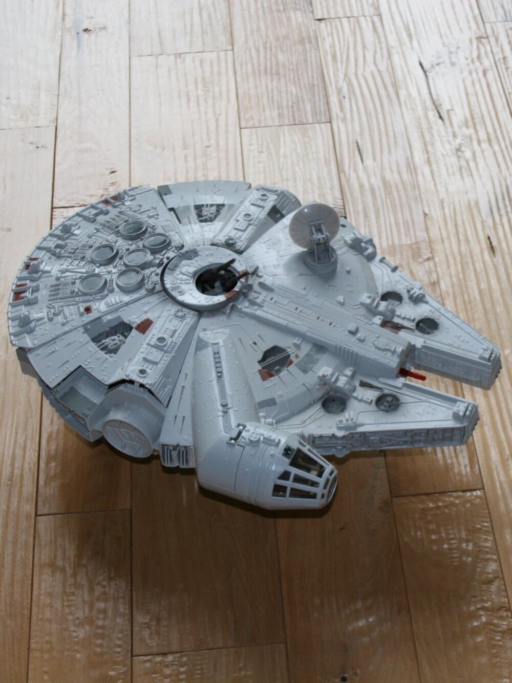 2004 Star Wars Millennium Falcon